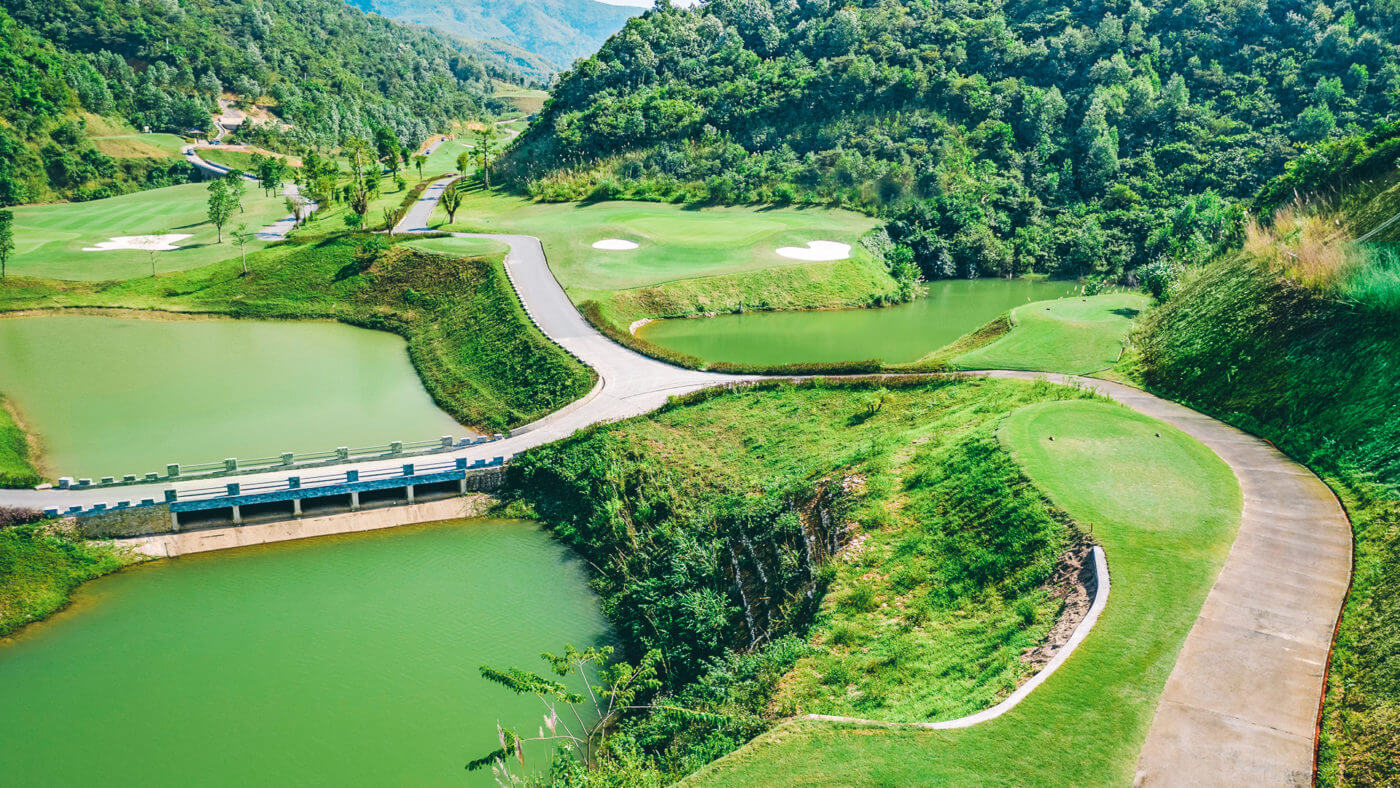 Lakes on the Hilltop Valley second hole