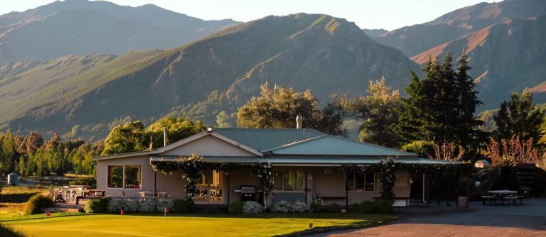 Arrowtown golf clubhouse with mountain views behind