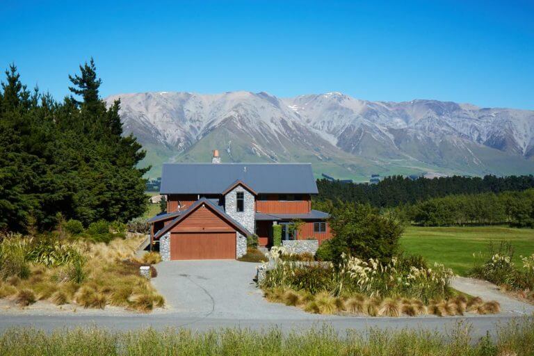 Large rental chalet with Mt Hutt view