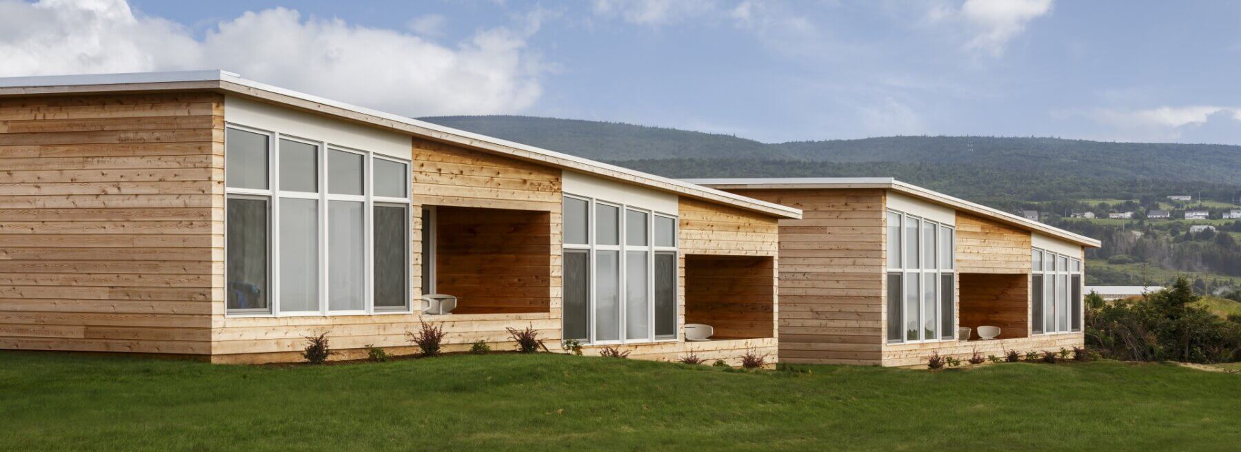 Golf villas lined up at Cabot Links Resort