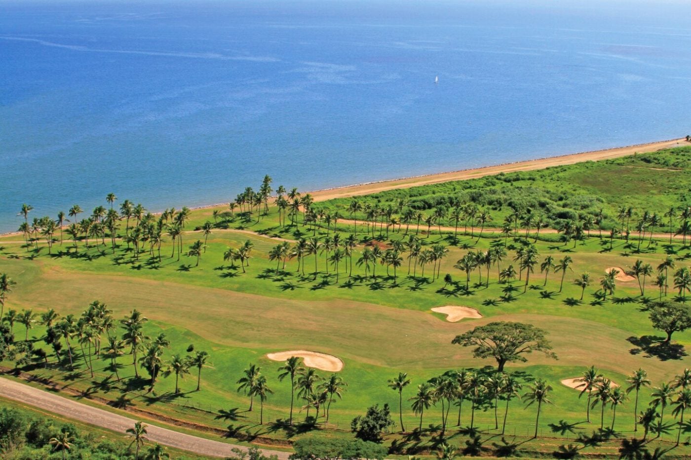 Denarau golf course next to Pacific Ocean