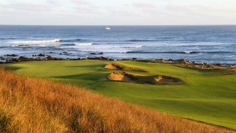 Ocean Dunes links golf course next to ocean