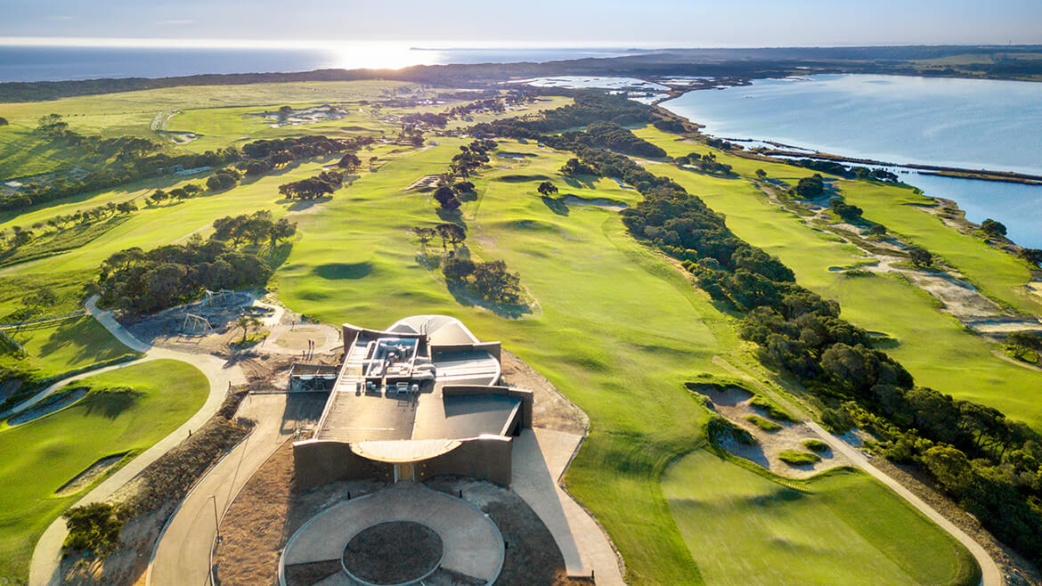 Lonsdale Links clubhouse and golf course