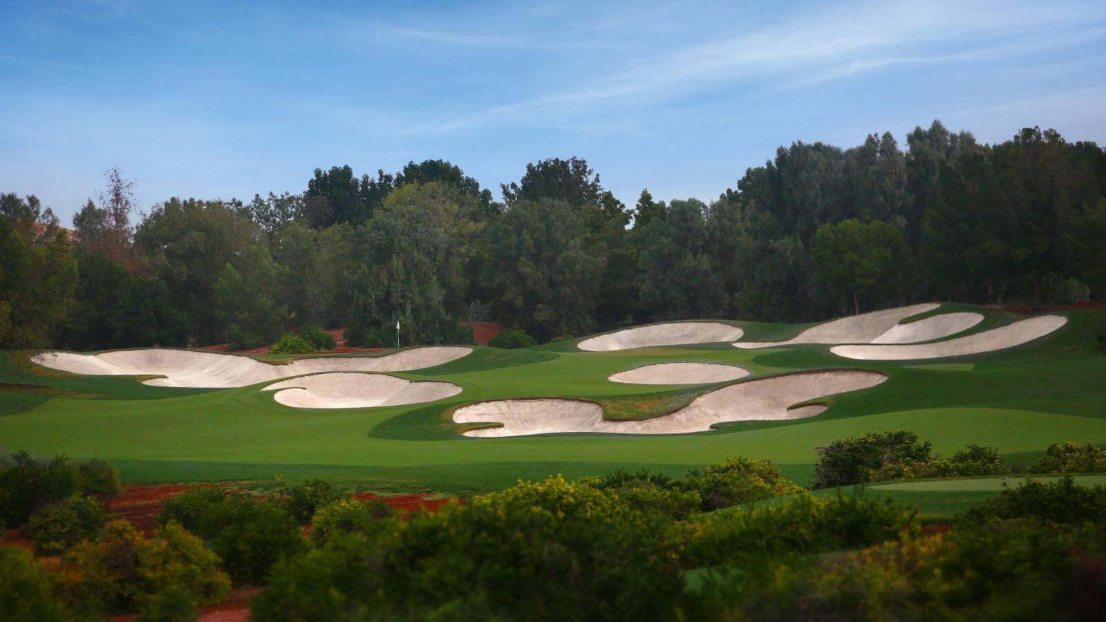 Jumeirah Golf Estates Earth Course approach