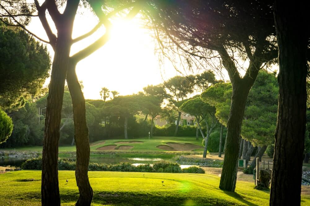 Par-3 hole at Quinta da Marinha golf course