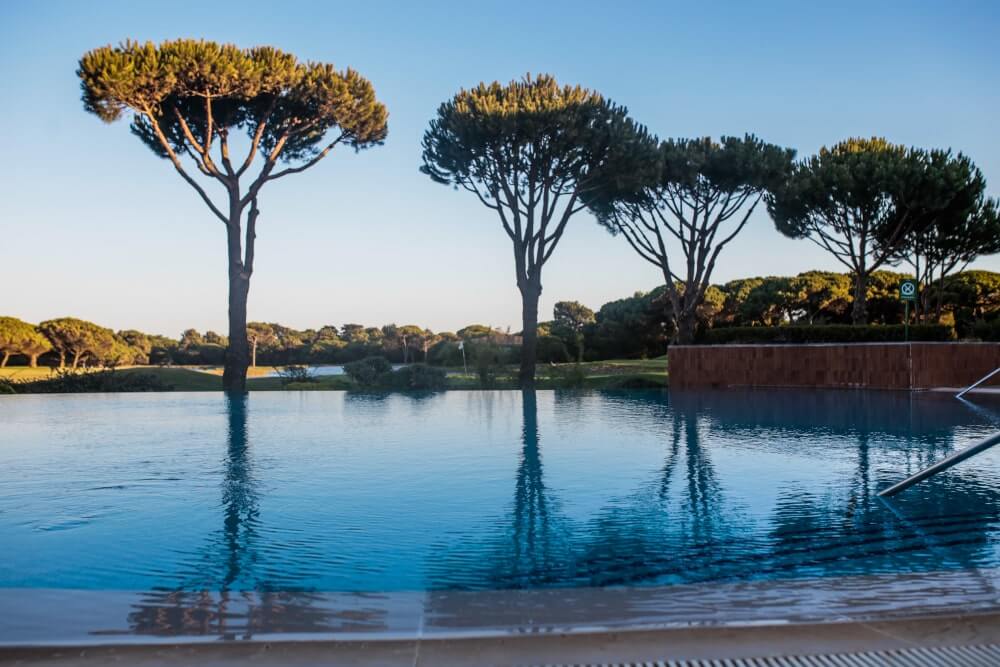 Outdoor pool at Quinta da Marinha