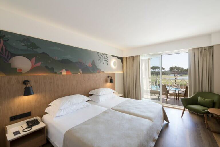 Twin beds at Quinta da Marinha