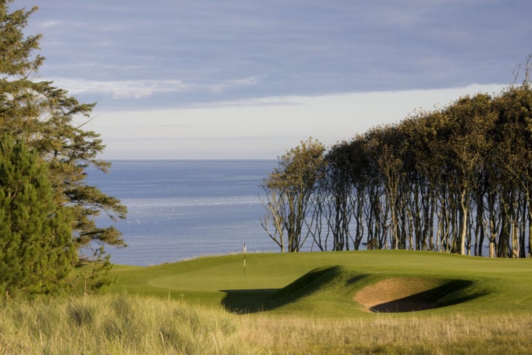 Kingsbarns_8th_Green___Sea_low_res