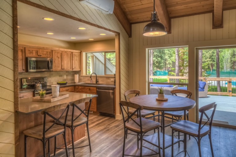 Image depicting the kitchen and eating area inside the Rock Ridge 002 rental property, Black Butte Ranch, Oregon, USA