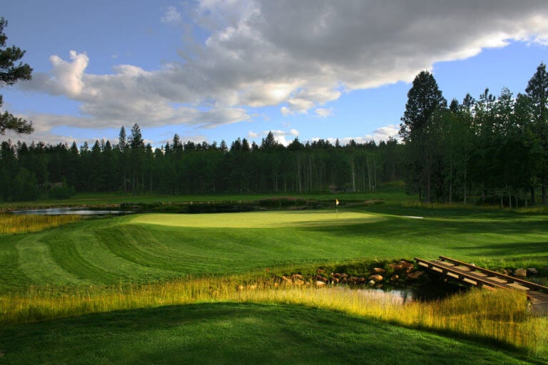 Image of an island green on the Glaze Meadow Golf Course at Black Butte Ranch, Oregon, USA