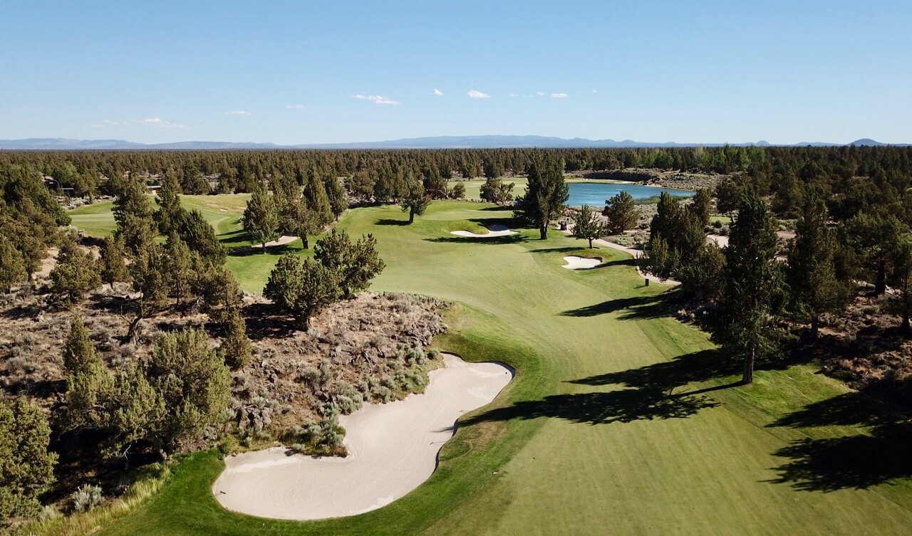 Image depicting a dogleg left on the Jack Nicklaus designed Signature Course at Pronghorn Resort, Bend, Oregon, USA