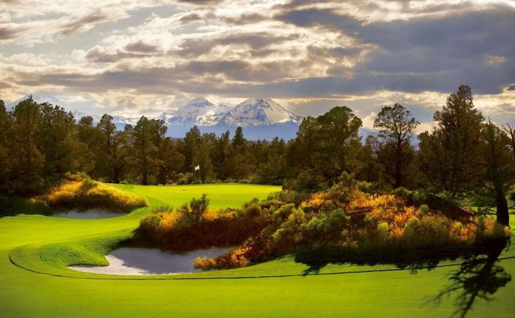 Image of the 5th hole par-3 and distant mountain range on the Jack Nicklaus designed Signature Course at Pronghorn Resort, Bend, Oregon, USA