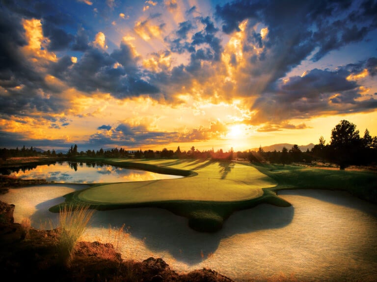 Image of the setting sun on the Nicklaus Signature Golf Course 13th green, Pronghorn Golf Resort, Bend, Oregon, USA