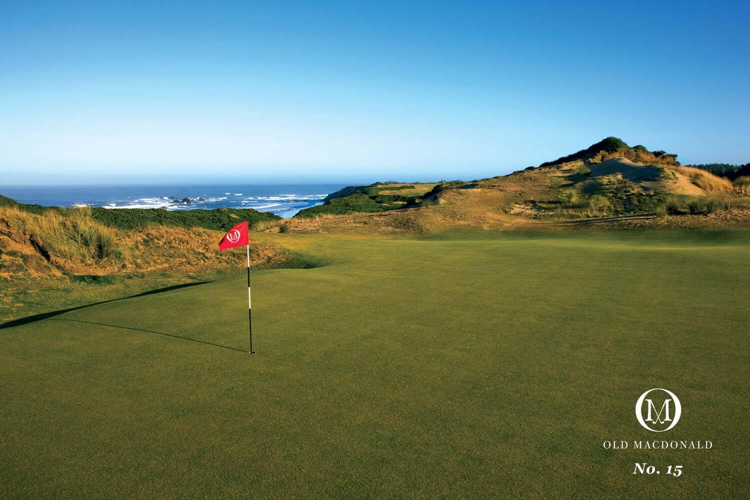 Image overlooking the 15th hole and Pacific Ocean, Old Macdonald Golf Course, Bandon Dunes Golf Resort, Oregon, USA