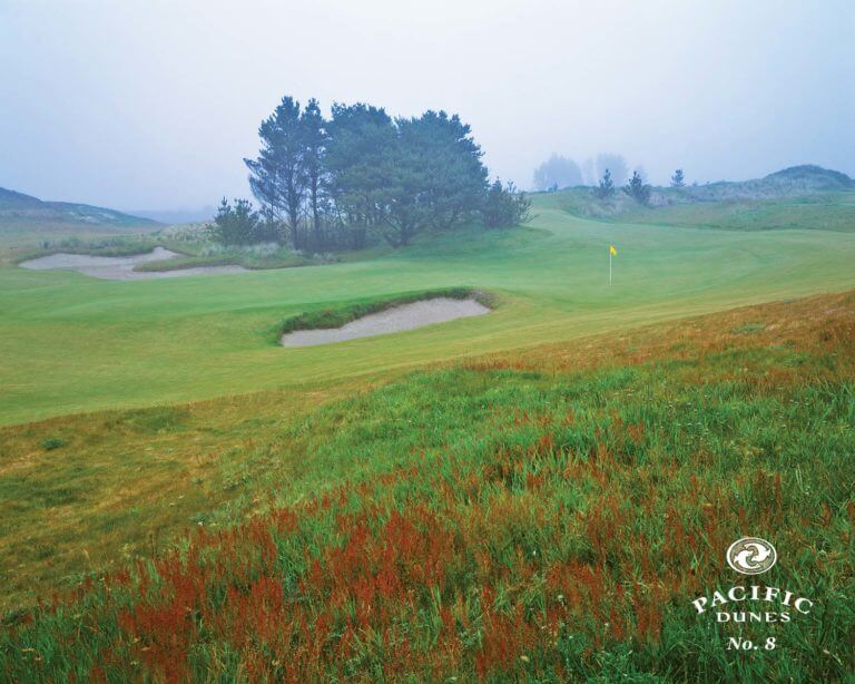Image of the 8th green below a steep hill, Pacific Dunes Golf Course, Bandon Dunes Golf Resort, Oregon, USA