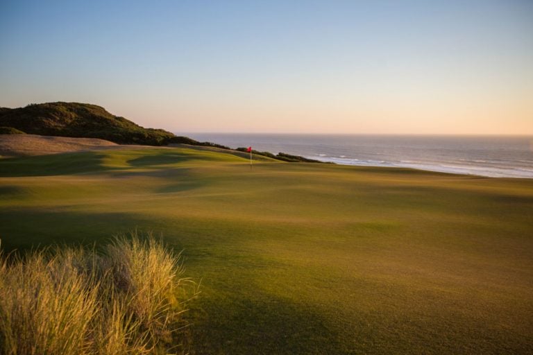 Image of the 7th green on the Old MacDonald Golf Course at Bandon Dunes Golf Resort, Oregon, USA