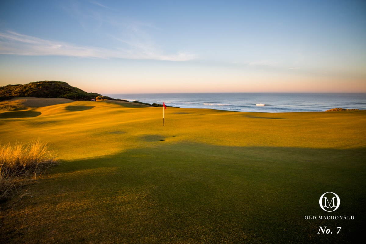 Image of the Old Macdonald 7th hole, Bandon Dunes Golf Resort, Oregon, USA