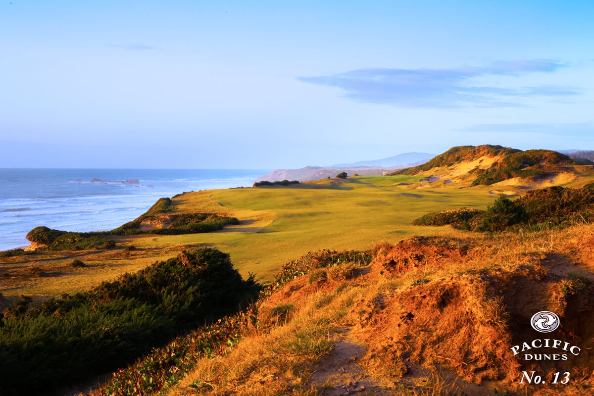 Image of the Pacific Dunes 13th hole at sunset, Bandon Dunes Golf Resort, Oregon, USA