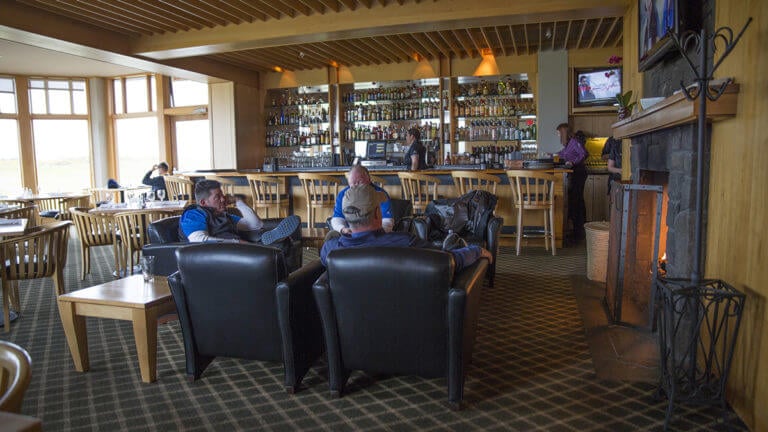 Image of the Tufted Puffin Bar and Lounge, Bandon Dunes Golf Resort, Oregon, USA