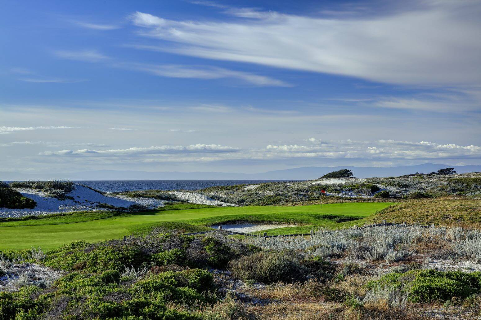 Image of an island green of true links style, The Links at Spanish Bay, Pebble Beach, California, USA