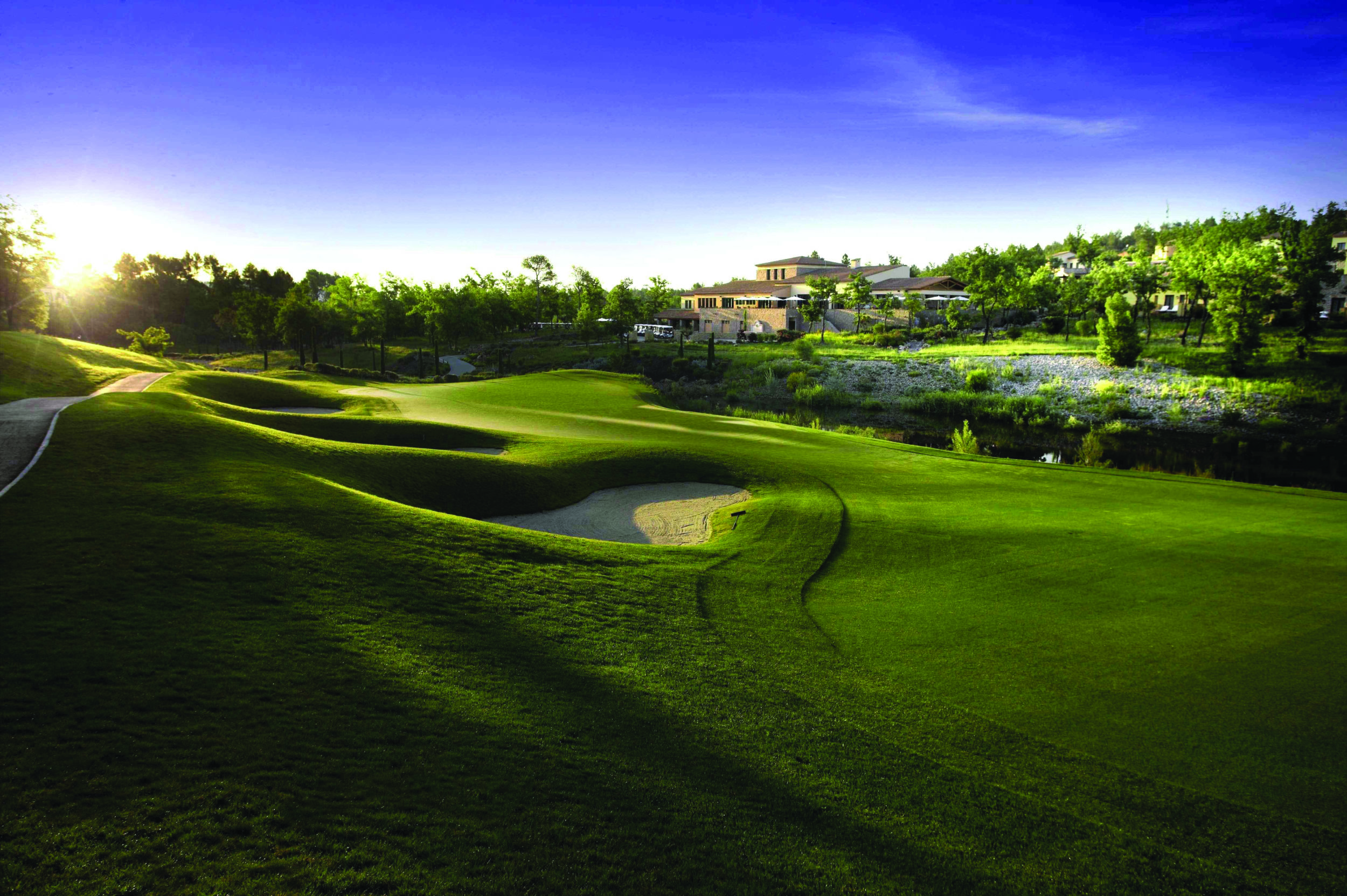 Image of the Le Riou 18th hole, Terre Blanche, Tourrettes, French Riviera
