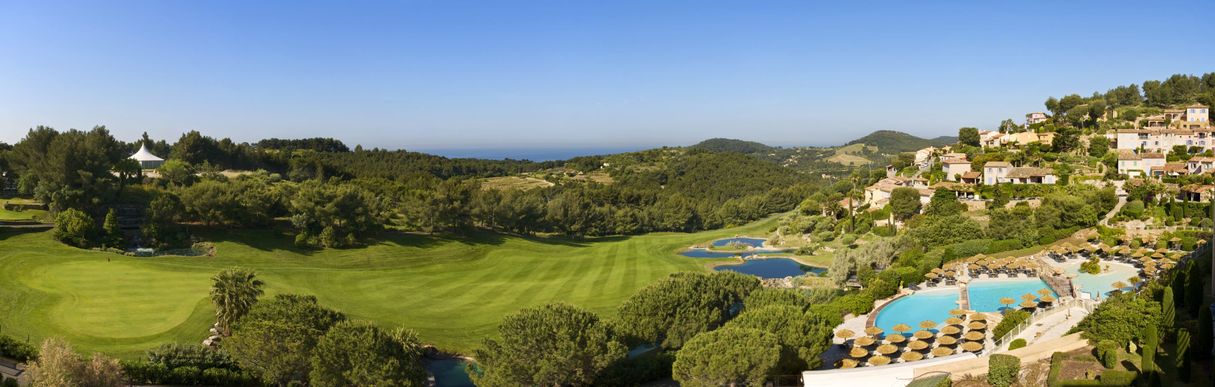 Panoramic view of the Hôtel Dolce Frégate Provence Resort complex