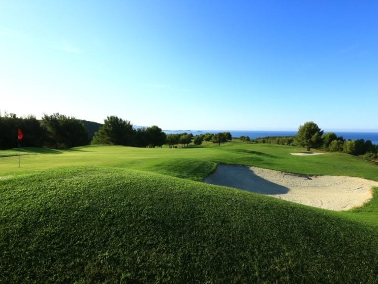 Image of the rolling fairways on the golf course overlooking the Mediterranean, Hôtel Dolce Frégate Provence