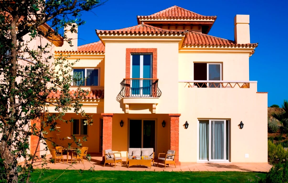 Displaying a villa at theMonte Rei Golf & Country Club, Algarve, Portugal