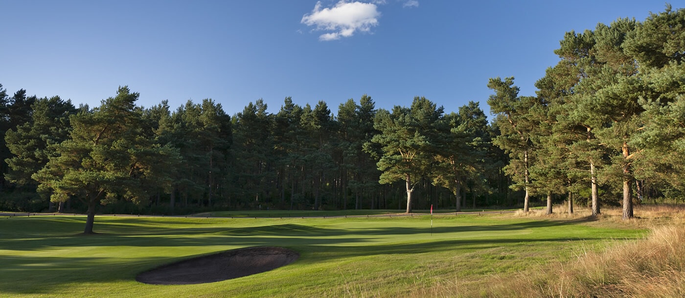 Image of the 1st green and pot bunker at Ladybank Golf Club, Fife, Scotland