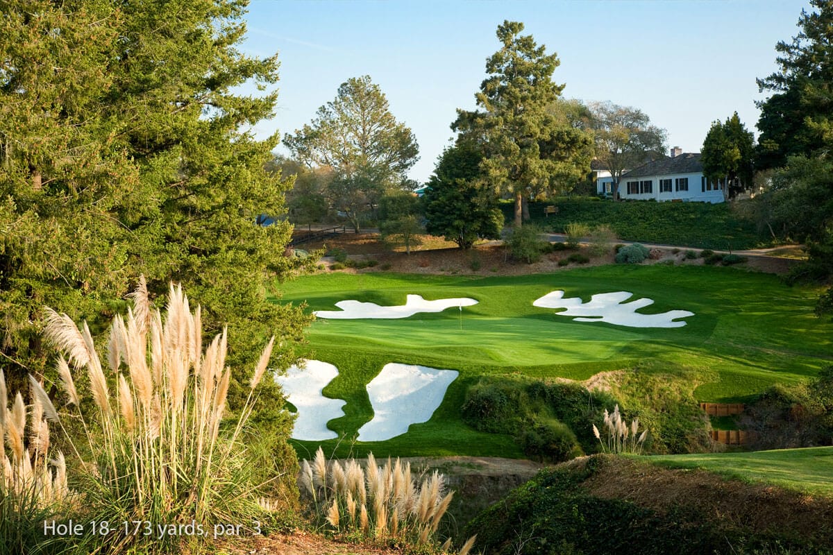 Image of the 18th green surrounded by bunkers below the clubhouse at Pasatiempo Golf Course, California, USA