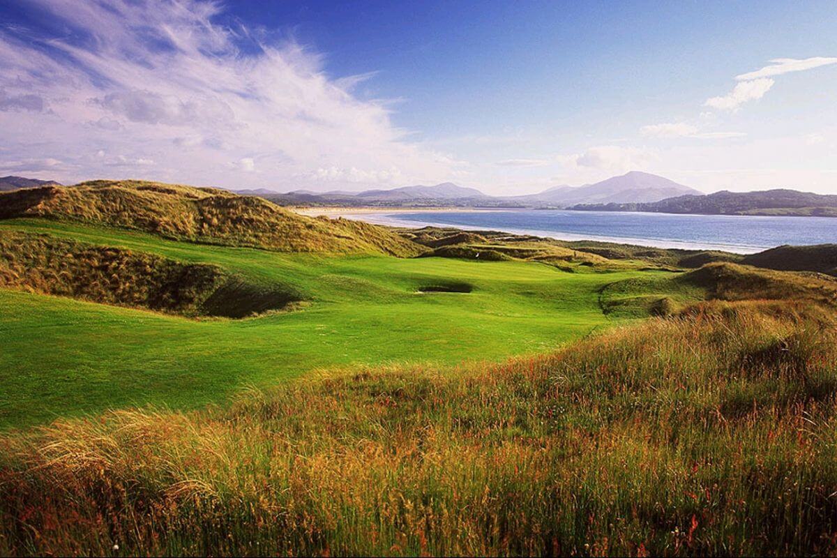 Long reeds and deep pot bunkers make the golf at Rosapenna truly challenging