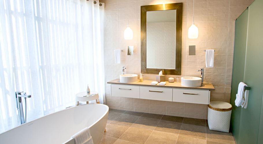 Freestanding bath and contemporary bathroom amenities in a Kinloch Club Junior Suite