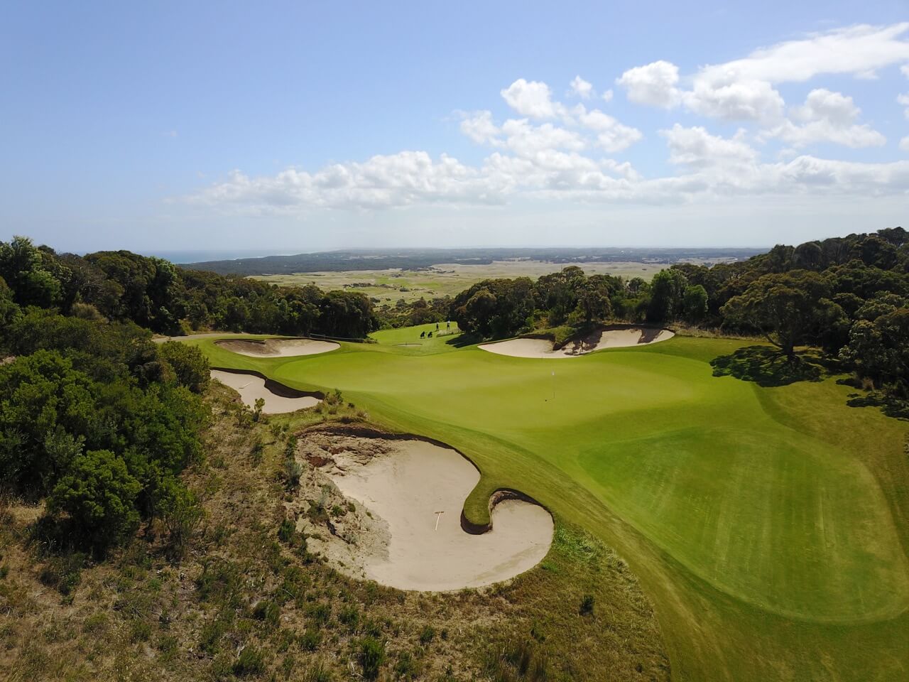 Overlooking the large sixteenth green of The Old Course at The National Golf Club