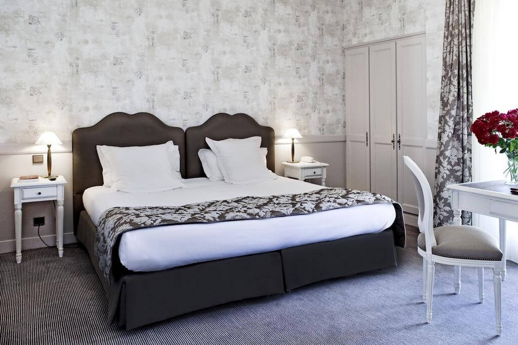 Large contemporary room adorned with king bed and provincial furniture