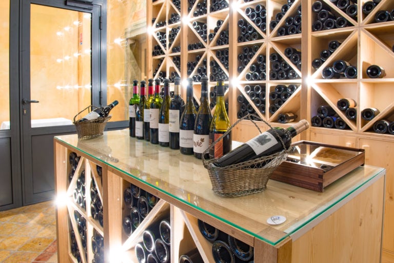 An extensive wine list features in the Les Fresques Restaurant at Chateaux des Vigiers