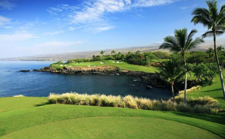 Overlooking the ravine gap at Mauna Kea third hole in Hawaii