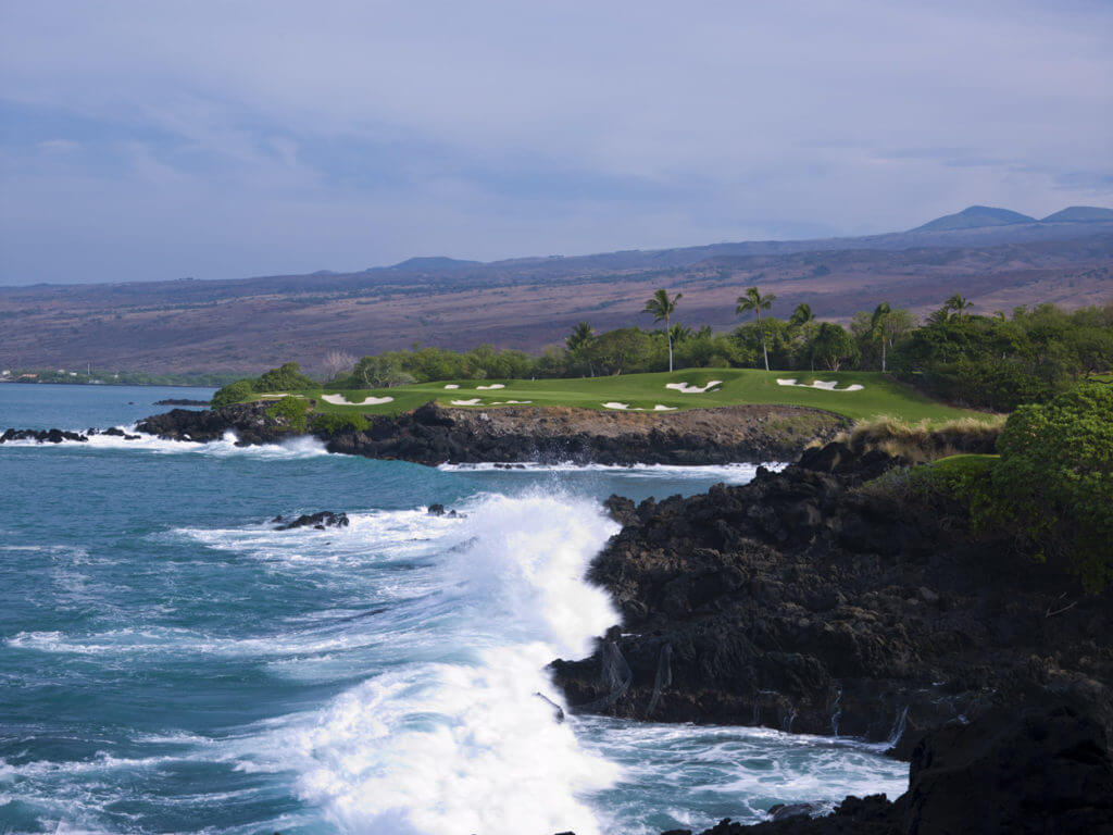 Crashing surf features on the iconic par-3 third hole at Mauna Kea golf course