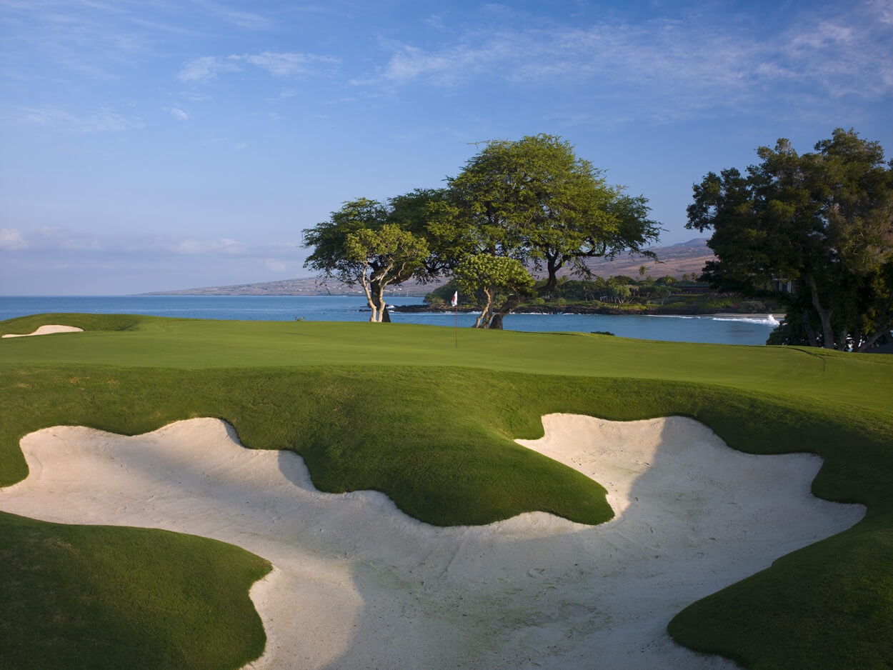 Finger-like bunkers and a raised green overlooks the Pacific Ocean