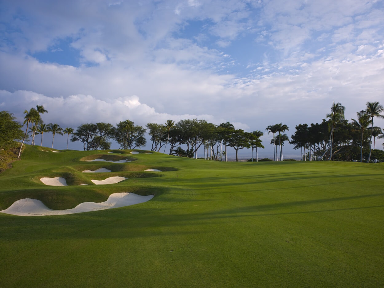 trent-Jones designed bunkers feature on Mauna Kea golf course
