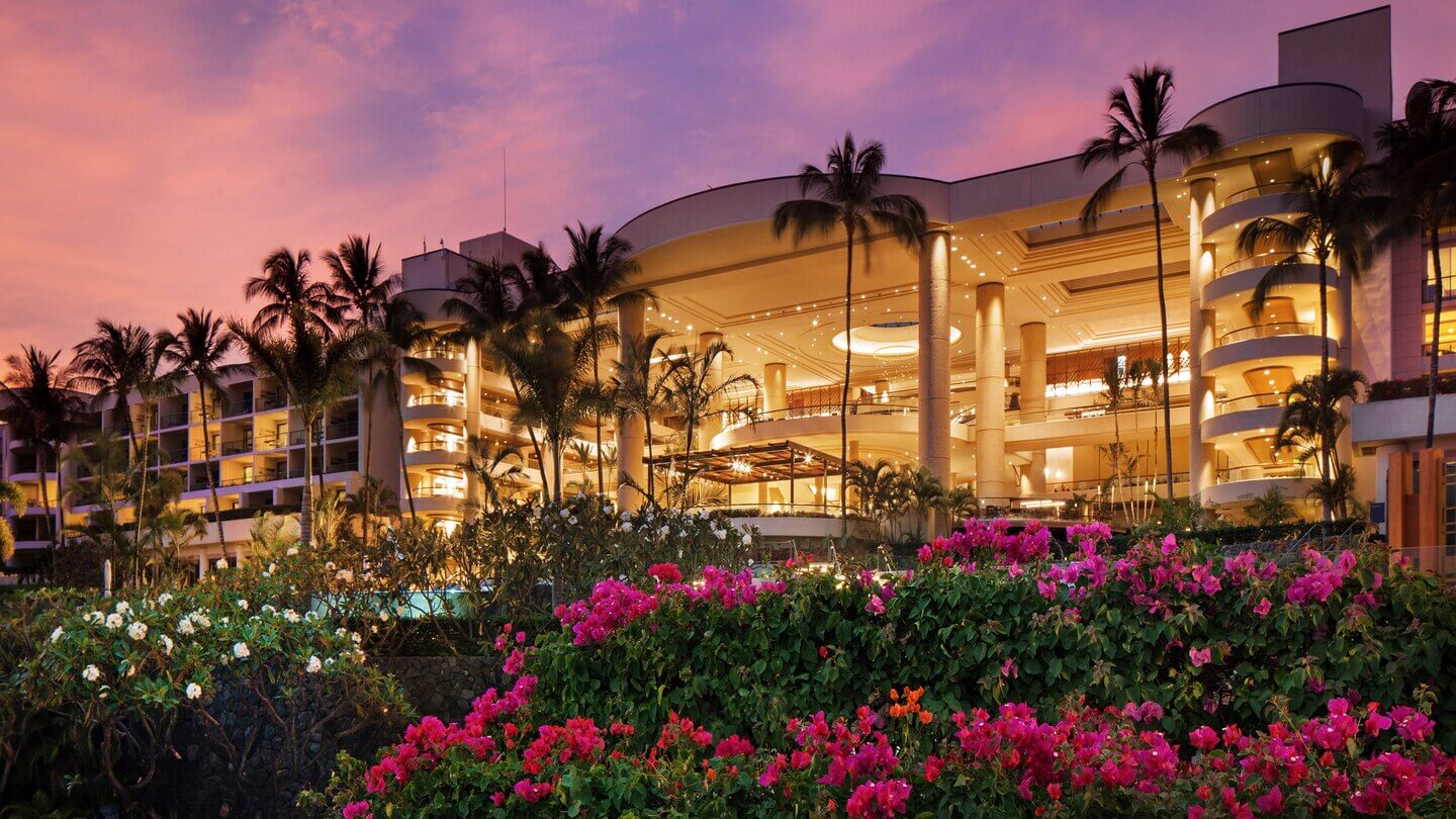 External view of the main resort building at Westin Hapuna Beach Resort