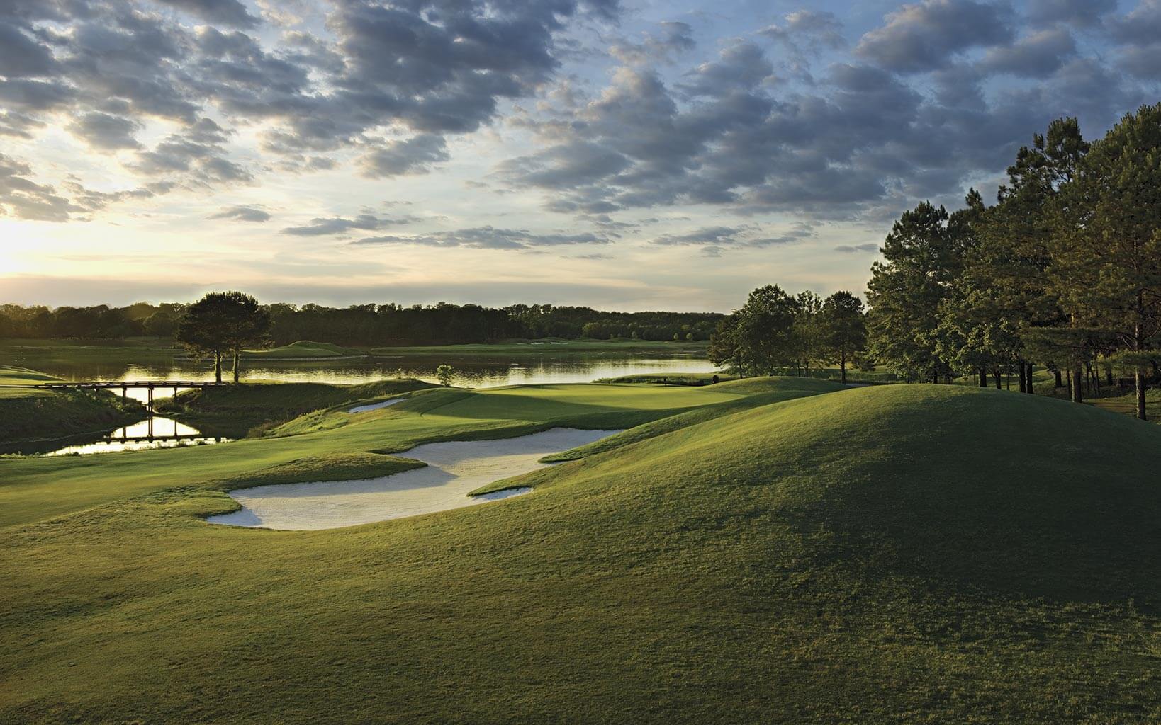 Large flat-bottomed bunkers cover much of the fourth fairway
