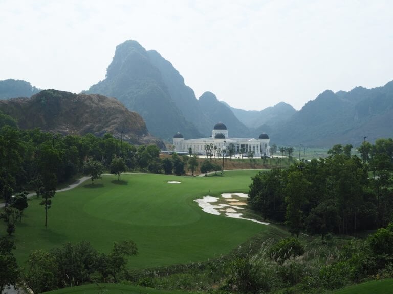 A large clubhouse overlooks the golf course and nearby mountains at Stone Valley