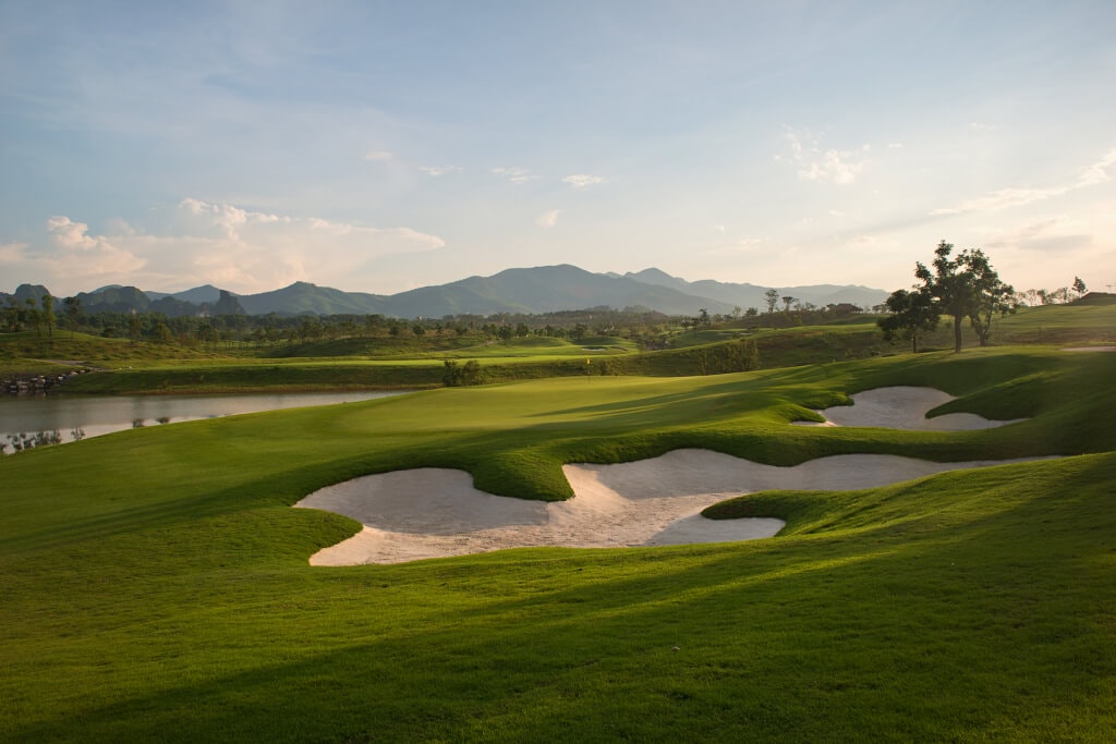 Massive bunker protects the fourteenth green