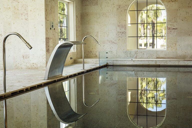 Internal pool with Roman architecture