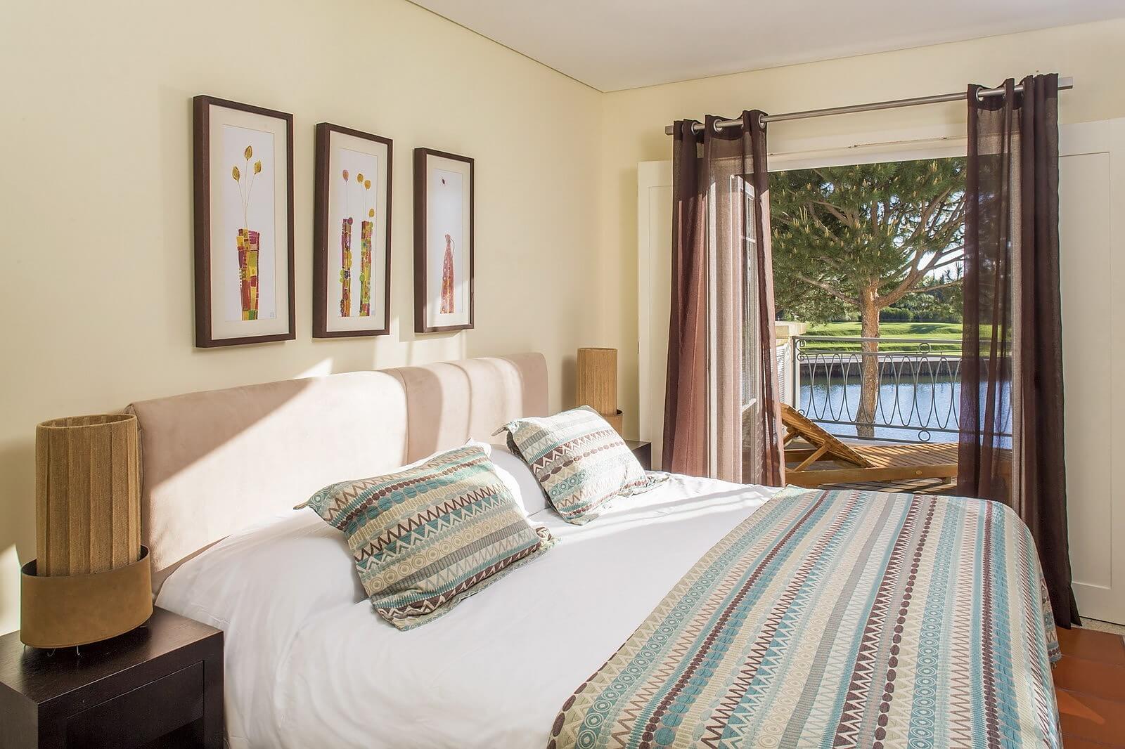 Large double bed within a Deluxe guestroom