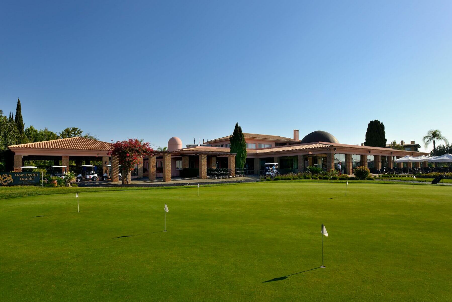 Practice putting green at Dom Pedro's Laguna Golf Course