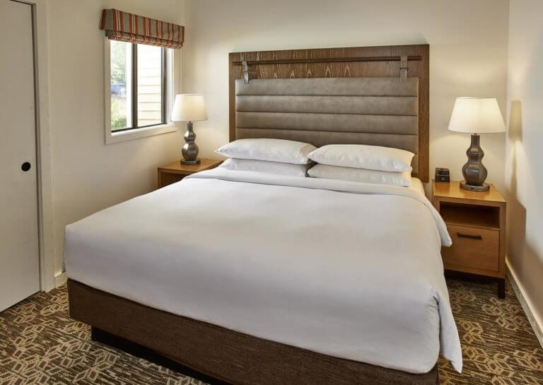 Deluxe room bed at Grand Geneva